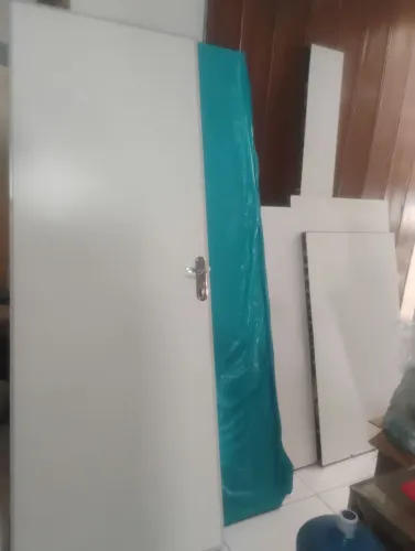 Porta e painéis EUCATEX