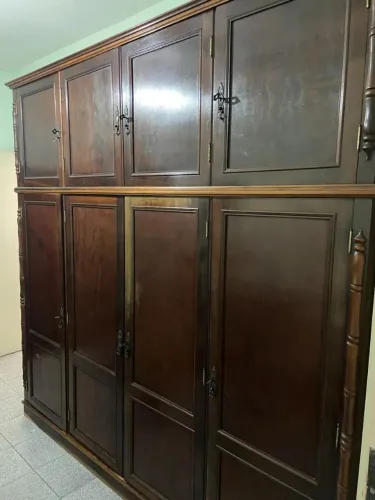 Guarda-Roupa de Madeira Maciça 2,40 x 2,40 - Excelente Estado