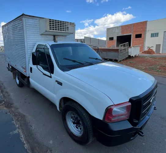 Caminhão Ford F-350 Baú Refrigerado