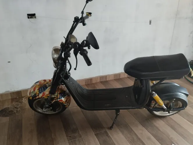 Scorter semi nova trocado amortecedor traseiro e dianteiro 