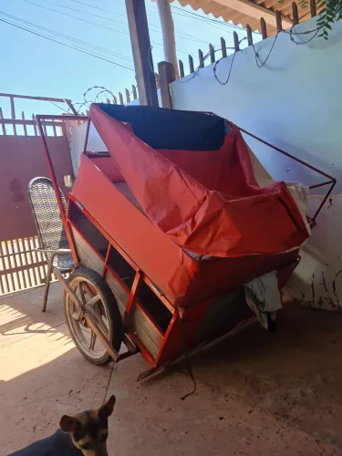 Vendo carretinha SERVE PRA CARRO E MOTO Divisórias parte de cima e embaixo 500 Reais 