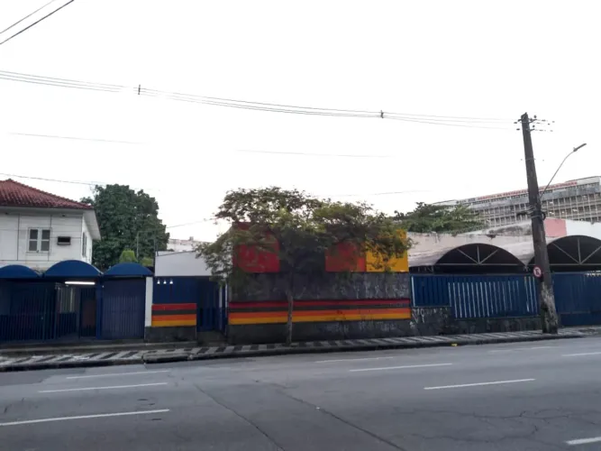 Alugo terreno  R. Dom Bosco com AV. Agamenon Magalhães com 1.870m²m2