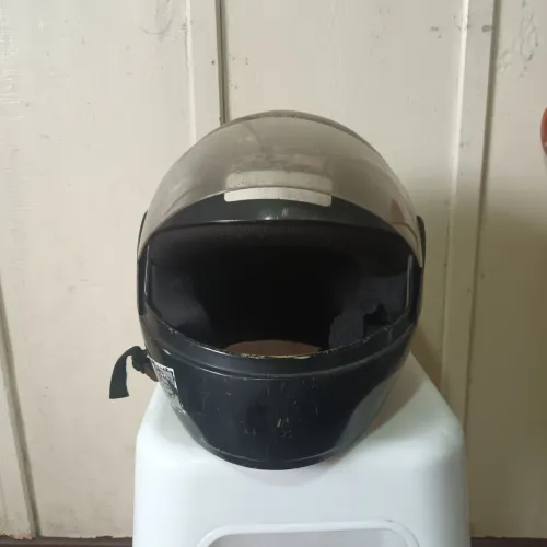 Capacete de moto quebra galho