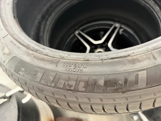 2 Pneus Delinte DS2 245/45 R20 - 90% de Borracha