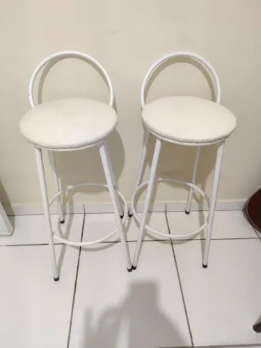 Banquetas Altas Brancas com Encosto - Ótimo Estado