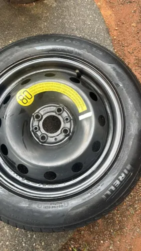 PNEU PIRELLI 185/60/15 praticamente novo 