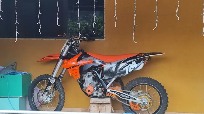 Vendo ktm ou troco por carro de carroseria valor 30 k