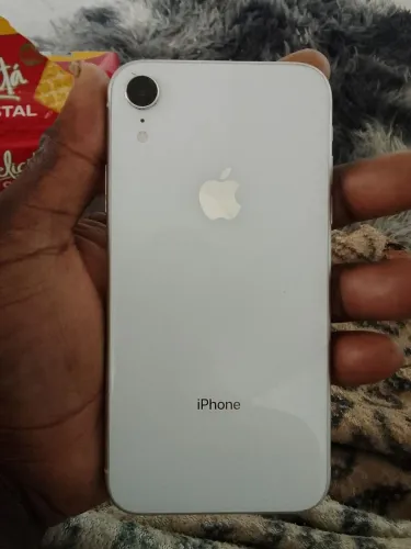 Celular iPhone 11 por 700 reais sem nem um arranhão.