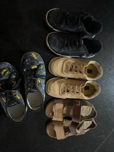 Vendo este lote de sapatos