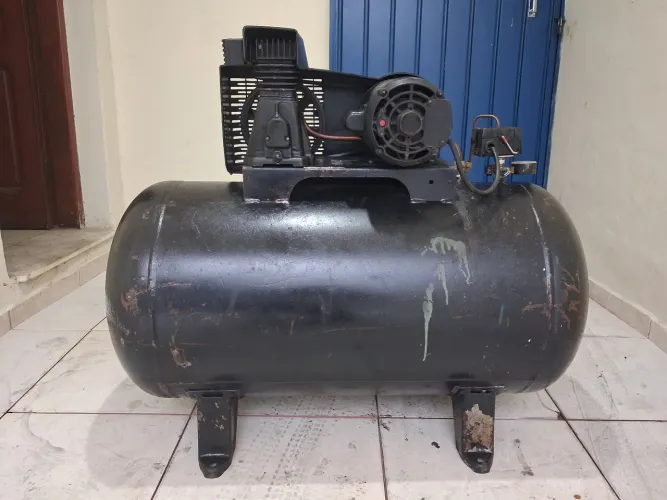 Compressor Schulz 10ml motor2cv, monof. Tanque175lts para 125lbs em perfeita condições.