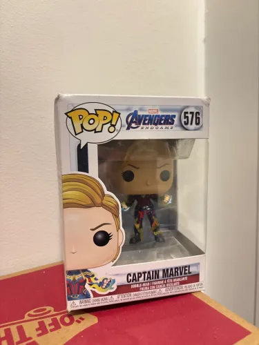 BONECO FUNKO POP 576 COLECIONÁVEL CAPTAIJ MARVEL
