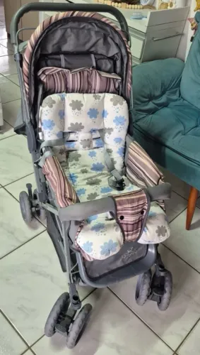 Itens de bebê (carrinhos, bebê conforto, manta)