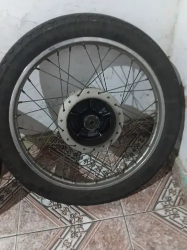 Vendo Rodas Biz 110i com pneu