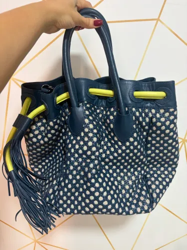 Bolsa média trançada azul