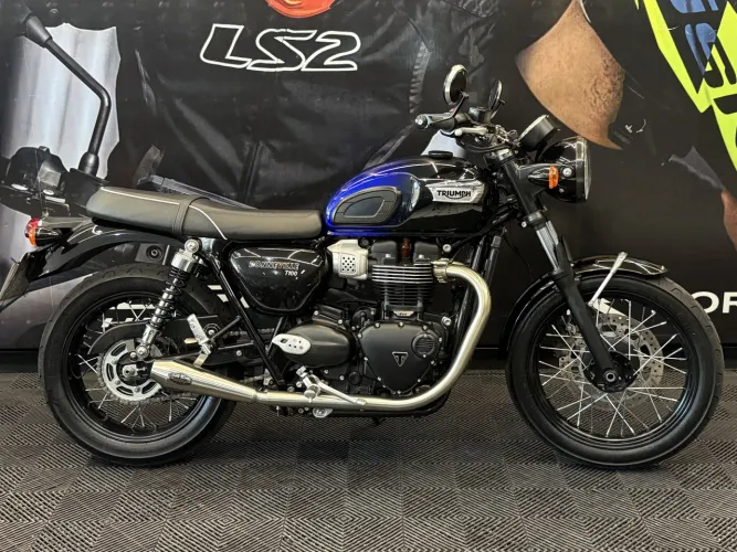 Triumph BONNEVILLE T100 STEALTH EDITION 2024/24 * 4200kms
