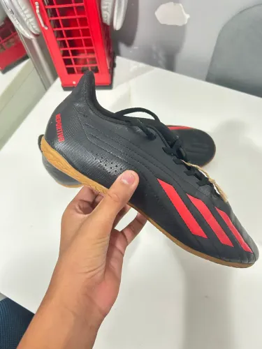 Chuteira adidas desportivo nunca usada