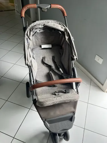 Carrinho de bebê ABC