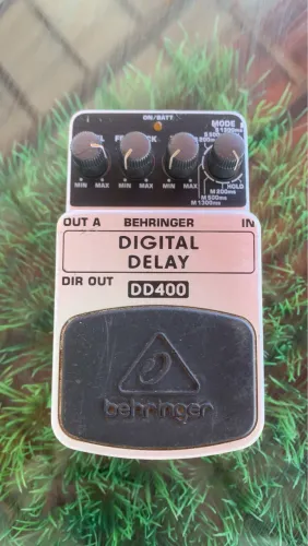 Pedal Behringer Digital Delay DD400