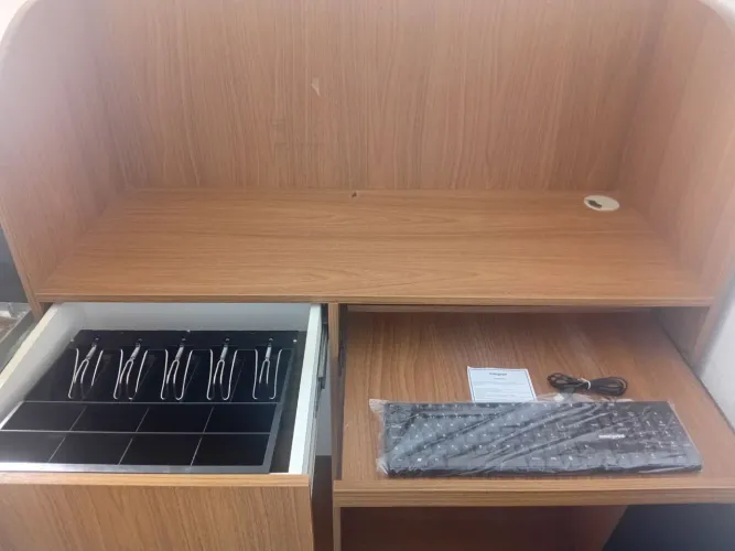 Vendo Balcão Caixa, pronto pra loja Mdf