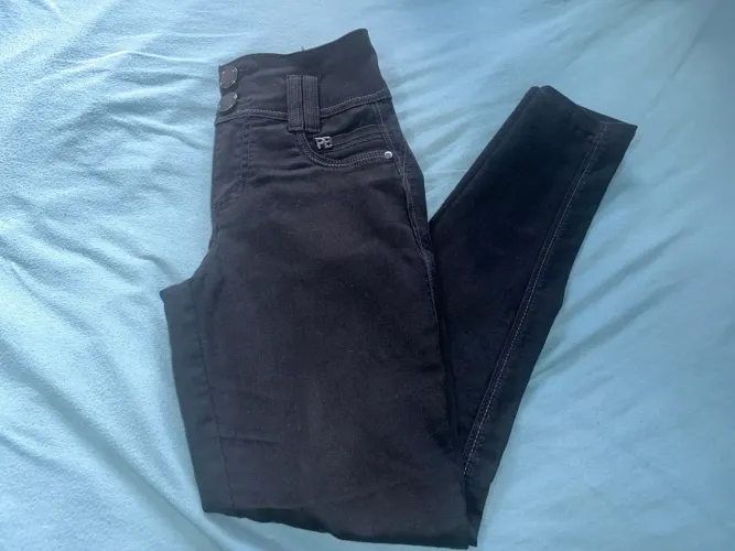 Calça Skinny Preta Modeladora e Sofisticada Pit Bull Jeans