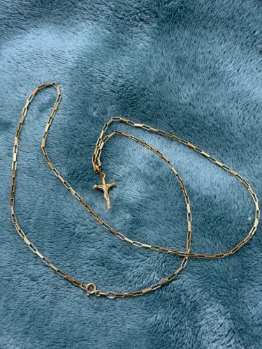 Cordão e pingente maciço em ouro 18k - 8.7 gramas