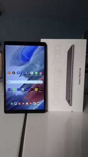 Tablet Tab A7 Lite Samsung 8.7 polegadas 32Gbs Chip 4G faz ligacao (Act cartao )