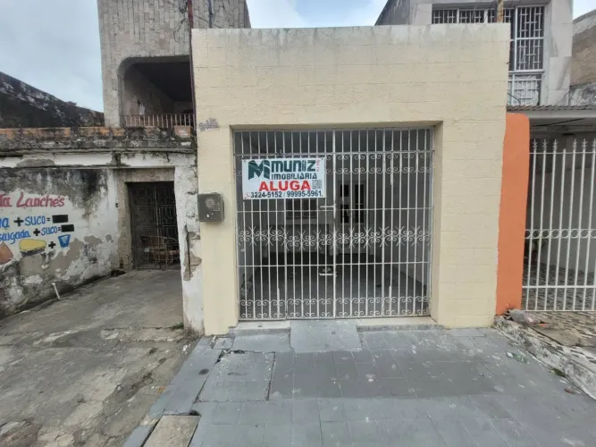 ALUGA-SE CASA PARA COMÉRCIO NO CENTRO NA RUA SIRIRI