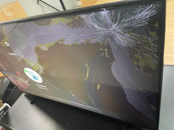 Televisão Samsung tela quebrada 43? 43F6000F