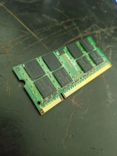 Memória RAM 2GB DDR2 SO-DIMM para Notebook (Samsung)