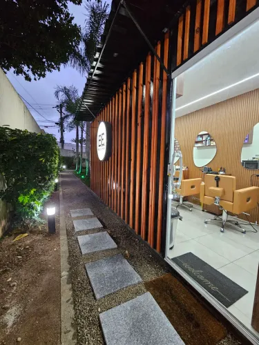 Container 6m com rebaixamento gesso e porta vidro