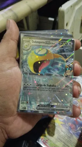 250 cartas pokémon e duas raras