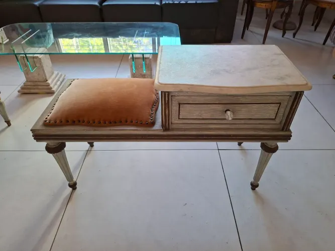 Mesa com assento retrô
