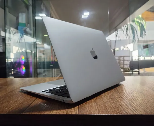 Excelente MacBook Air M1 Novo | 8GB RAM | SSD 256GB | Teclado Retroiluminado