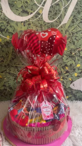 Cesta de chocolates para presente