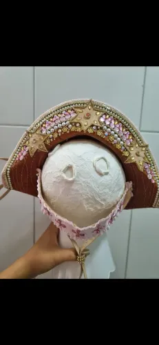 Chapeu de couro feminino customizado 