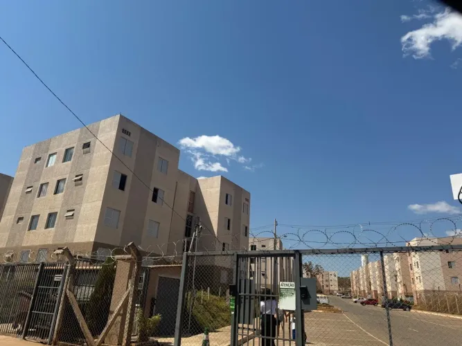 Aluga -se apto no Cond Crixas 1 São Sebastião .