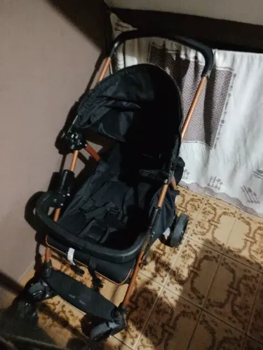 Carrinho de bebê e bebê conforto (Burigotto)