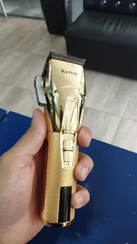 Kemei km-5096, pouco tempo de uso , acompanha pentes