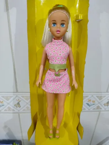 Boneca Susi "Perfume de Flores" com caixa Década de 90