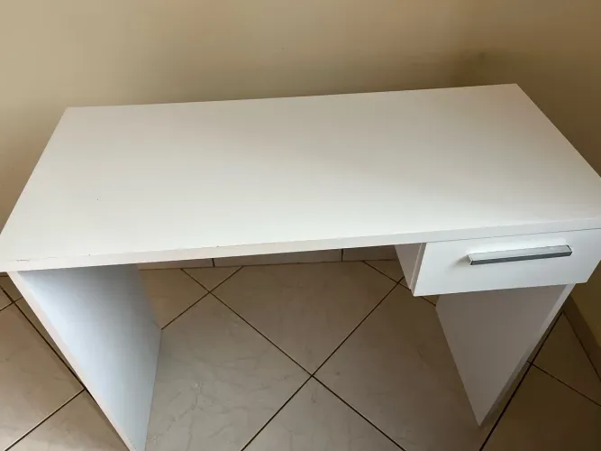 Mesa pra quarto