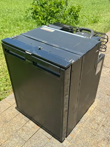 Frigobar 80L Dometic CR-1080 quadrivolt - Geladeira p/ Motorhome