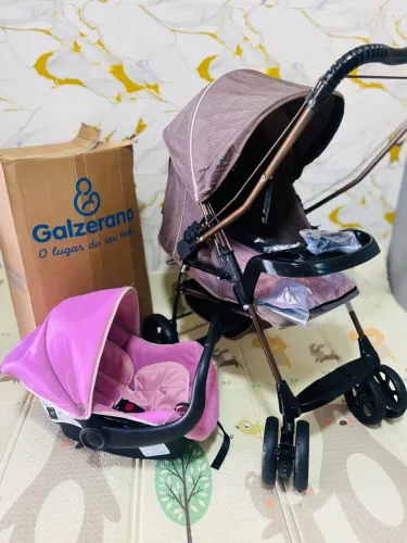 Carrinho de bebê e bebê conforto Galzerano