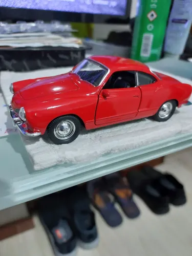 Miniatura karman guia 1:43