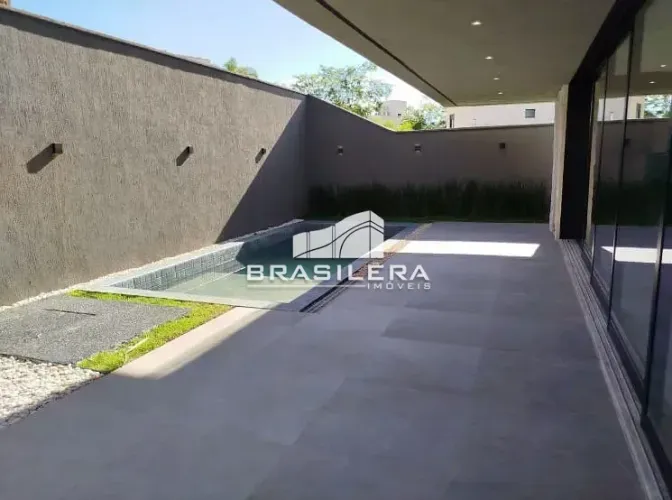 Casa à venda 261m² construídos, 4 quartos (3 suítes), 2 vagas por R$ 2.300.000, Jardins C