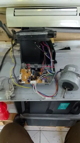 Placa de controle completa c/ motor vent. e receptora FUJITSU K05EF-0505HSE-C1 - ASB24R1