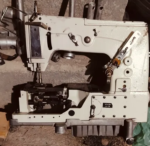 Maquina de costura no estado