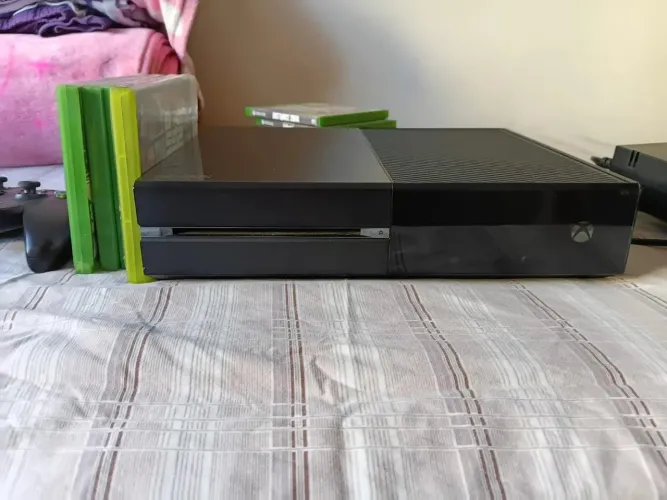 Xbox one FAT com dois controles e jogos 