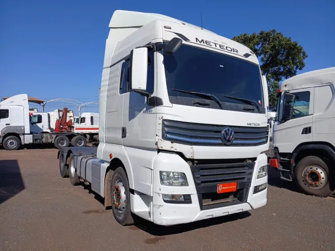 Volkswagen 29.520 Meteor 29.520 6x4 2p (diesel)(E5) 2022/2023 Vamos Seminovos Regente Feij