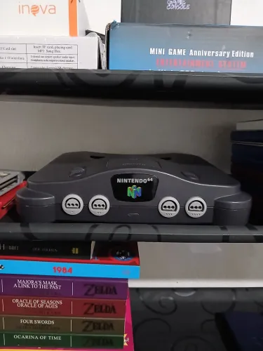 Nintendo 64 original na caixa (número de série do console batendo com a caixa)