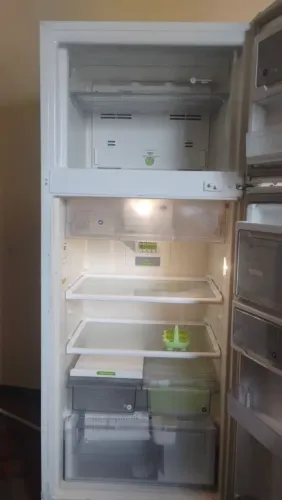 A venda, geladeira em perfeito funcionamento, entrego grátis em toda Manaus, 90 dias gara